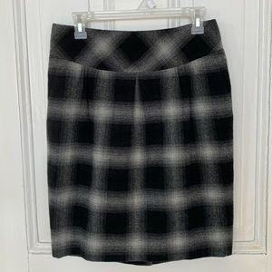 Ann Taylor Loft grey black plaid wool skirt. Fully lined.  Knee length Sz 6